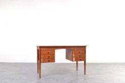 Bureau en teck danois des années 1960.