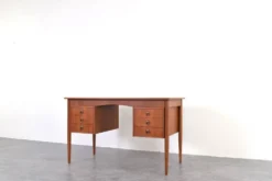 Bureau en teck danois des années 1960.