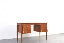 Bureau en teck danois des années 1960.