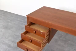 Bureau en teck danois des années 1960 de Domino Møbler.