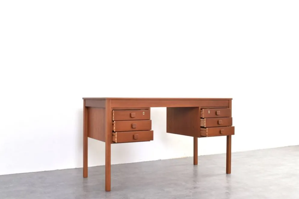 Bureau en teck danois des années 1960 de Domino Møbler.
