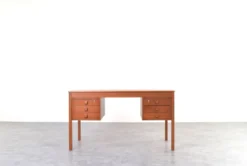 Bureau en teck danois des années 1960 de Domino Møbler.