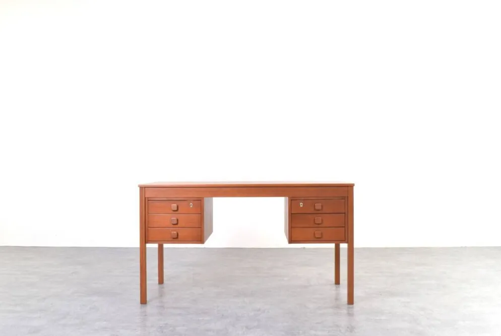 Bureau en teck danois des années 1960 de Domino Møbler.