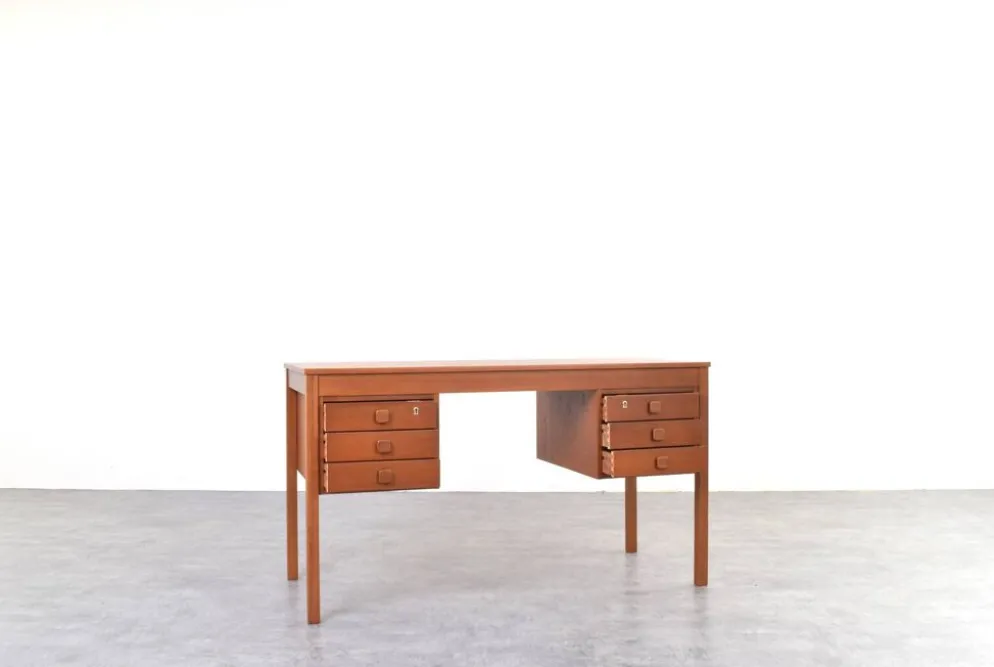 Bureau en teck danois des années 1960 de Domino Møbler.