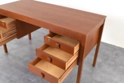 Bureau en teck danois des années 1960 de Domino Møbler.