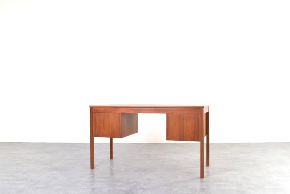 Bureau en teck danois des années 1960 de Domino Møbler.