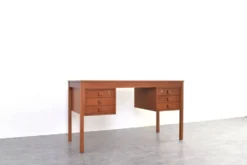 Bureau en teck danois des années 1960 de Domino Møbler.