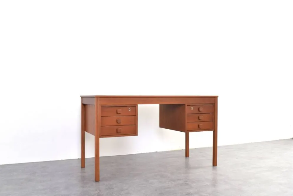 Bureau en teck danois des années 1960 de Domino Møbler.