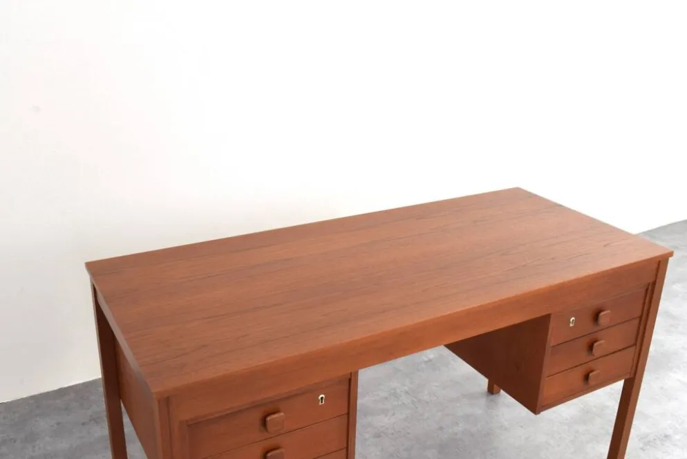 Bureau en teck danois des années 1960 de Domino Møbler.