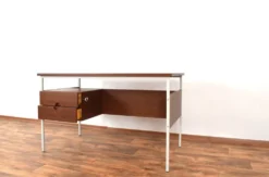 Bureau en teck danois des années 1970.