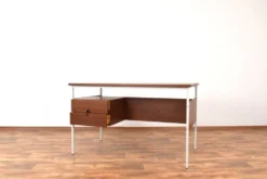 Bureau en teck danois des années 1970.