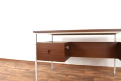 Bureau en teck danois des années 1970.