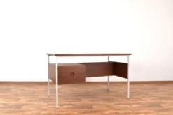 Bureau en teck danois des années 1970.
