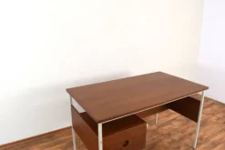 Bureau en teck danois des années 1970.
