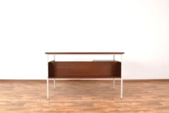 Bureau en teck danois des années 1970.
