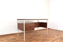 Bureau en teck danois des années 1970.
