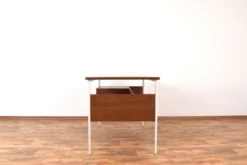Bureau en teck danois des années 1970.