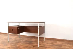 Bureau en teck danois des années 1970.