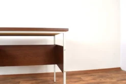 Bureau en teck danois des années 1970.