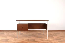 Bureau en teck danois des années 1970.