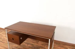 Bureau en teck danois des années 1970.