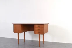 Bureau en teck danois des années 1960.