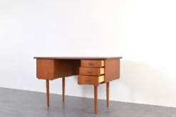 Bureau en teck danois des années 1960.