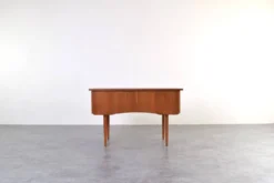 Bureau en teck danois des années 1960.