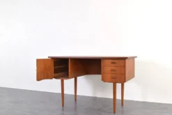 Bureau en teck danois des années 1960.