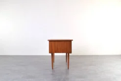 Bureau en teck danois des années 1960.