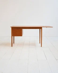 Bureau en teck des années 1960 avec extension à rabat.
