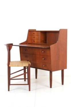 Bureau en teck des années 60 / secrétaire / design danois moderne