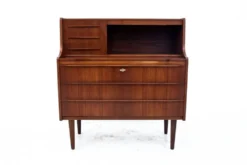 Bureau en teck, design danois, années 1960.