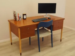 Bureau en teck, design danois, années 1970, fabriqué au Danemark