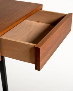 Bureau en teck et métal peint en noir, production européenne, années 1960