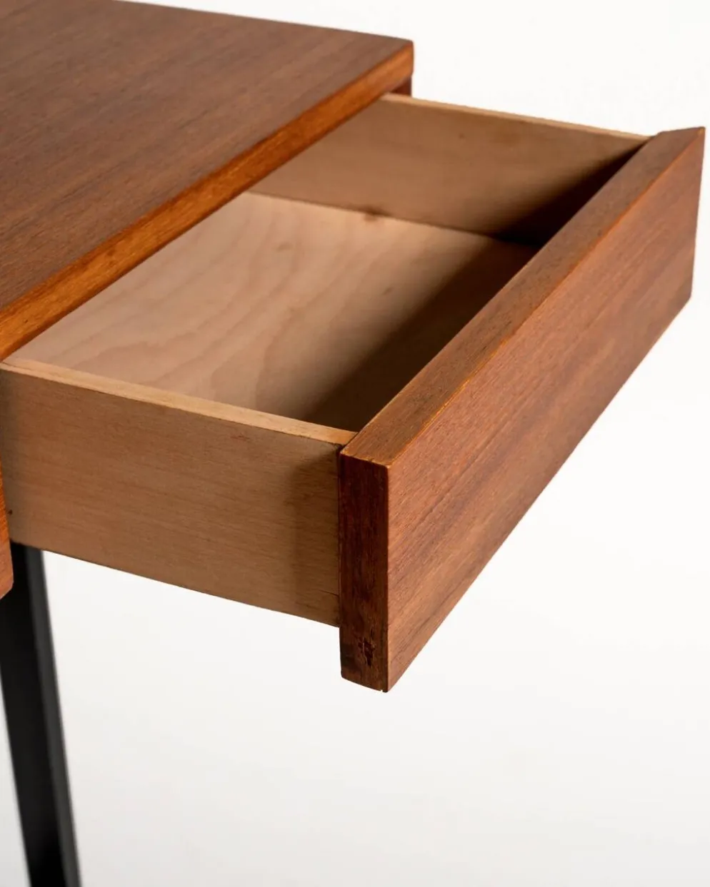 Bureau en teck et métal peint en noir, production européenne, années 1960