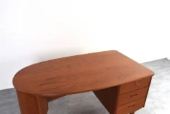 Bureau en teck organique du milieu du siècle de Sola Møbler, années 1960.