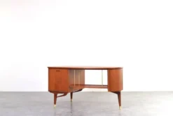 Bureau en teck organique du milieu du siècle de Sola Møbler, années 1960.