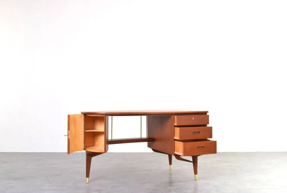 Bureau en teck organique du milieu du siècle de Sola Møbler, années 1960.