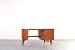 Bureau en teck organique du milieu du siècle de Sola Møbler, années 1960.