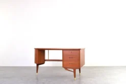 Bureau en teck organique du milieu du siècle de Sola Møbler, années 1960.