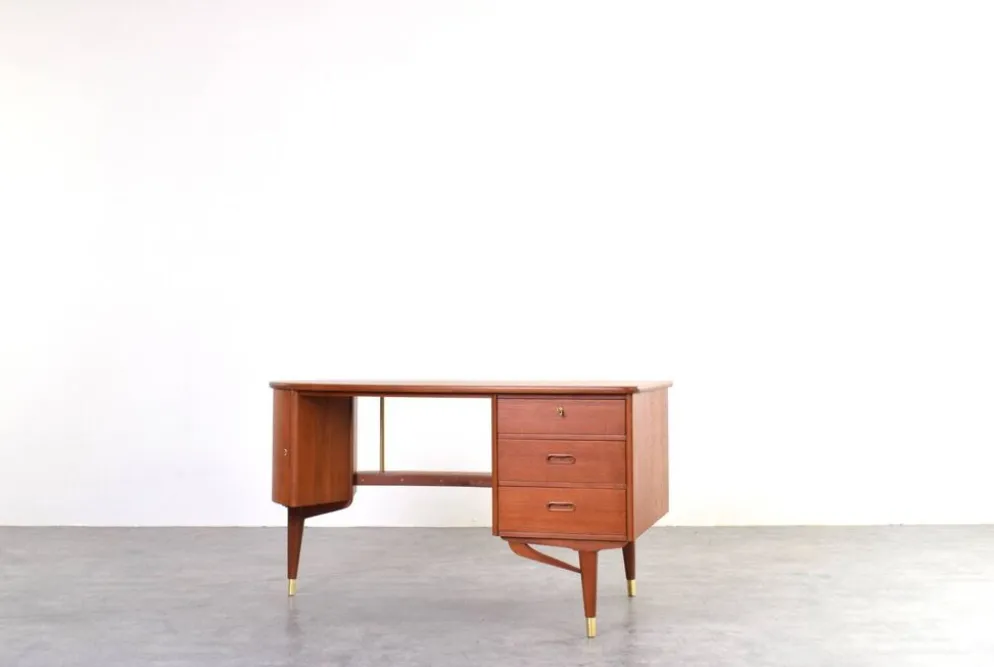 Bureau en teck organique du milieu du siècle de Sola Møbler, années 1960.