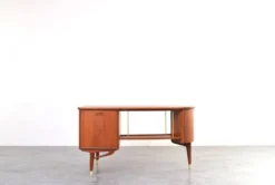 Bureau en teck organique du milieu du siècle de Sola Møbler, années 1960.