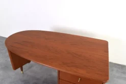 Bureau en teck organique du milieu du siècle de Sola Møbler, années 1960.