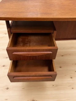 Bureau en teck petit danois par Gunnar Nielsen pour Tibergaard