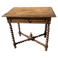 Bureau entretoises et pieds torsadées - style Louis XIII