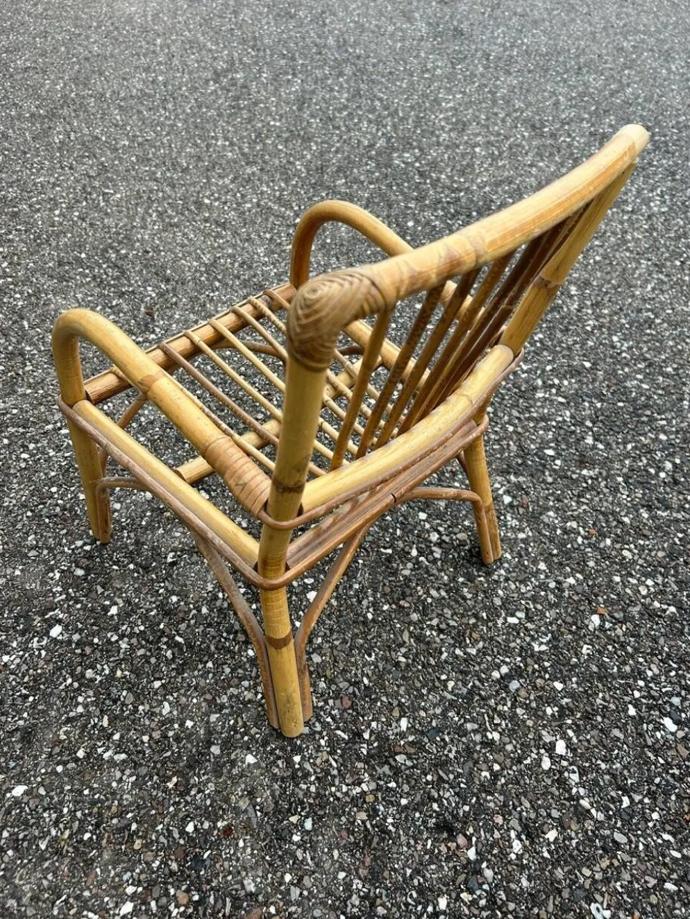 Bureau et chaise enfant en rotin