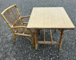 Bureau et chaise enfant en rotin