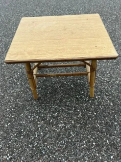 Bureau et chaise enfant en rotin