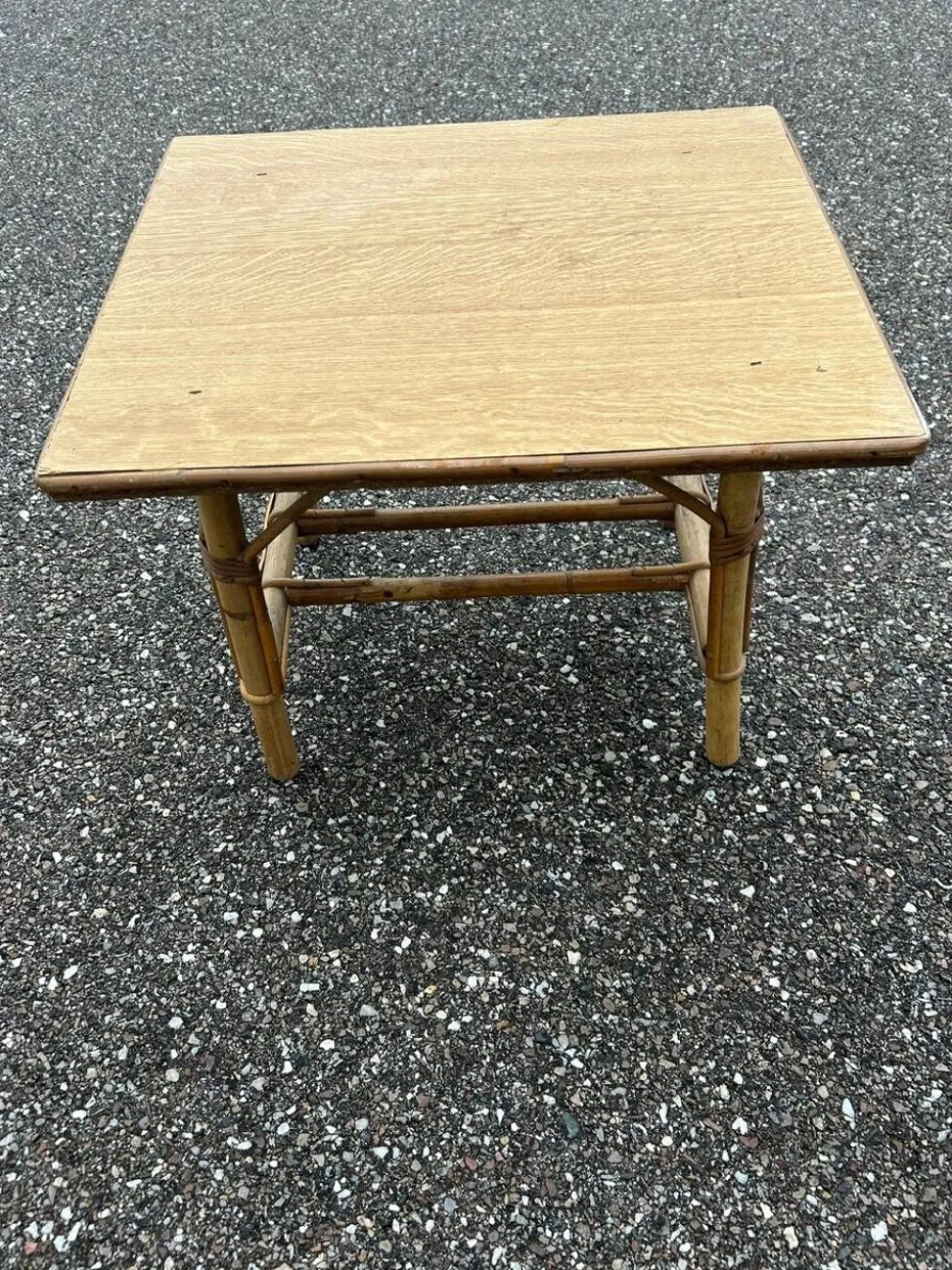 Bureau et chaise enfant en rotin